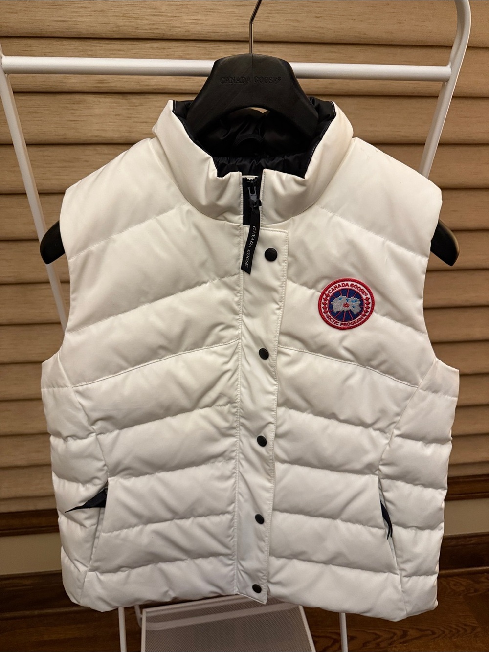 Canada Goose White Womens Vest  Size Large
Like New Condition